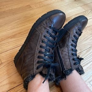 TILTOA HIGH TOP SNEAKERS